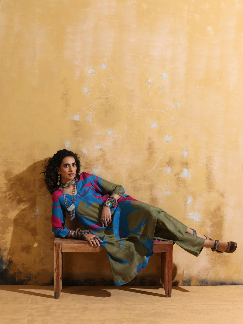 trueBrowns Blue Green Floral Print Muslin Silk Fit and Flare Kurta Set