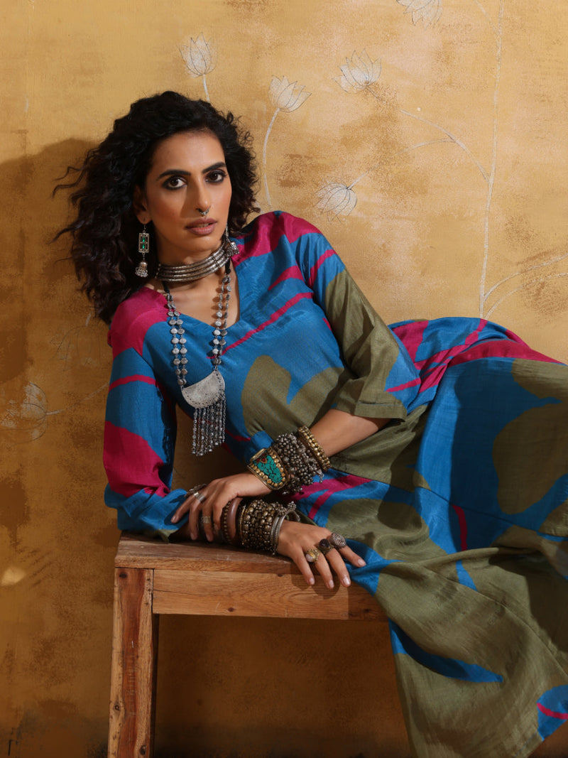 trueBrowns Blue Green Floral Print Muslin Silk Fit and Flare Kurta Set