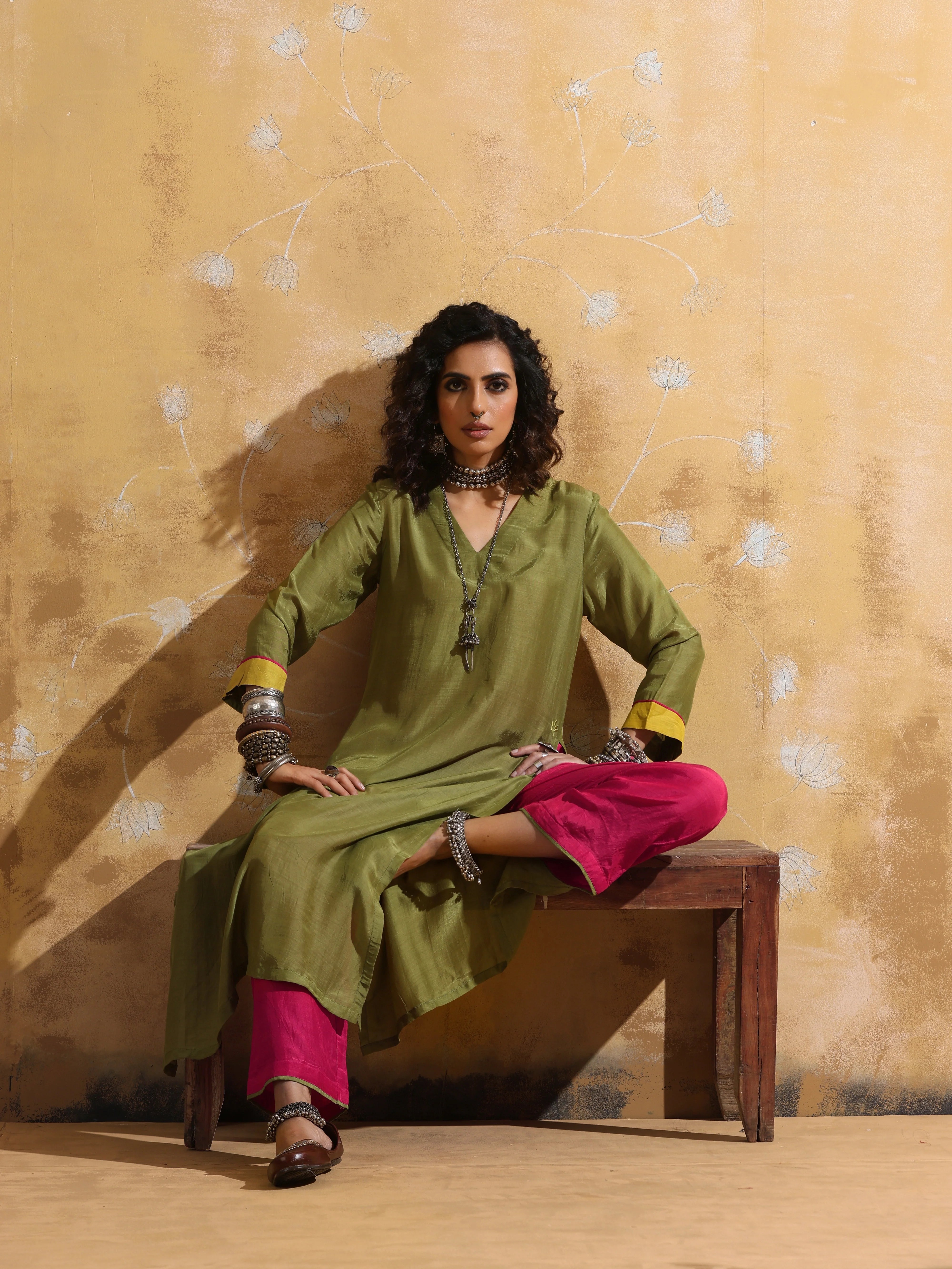trueBrowns Green Muslin Silk High-Slit Kurta Pant Set