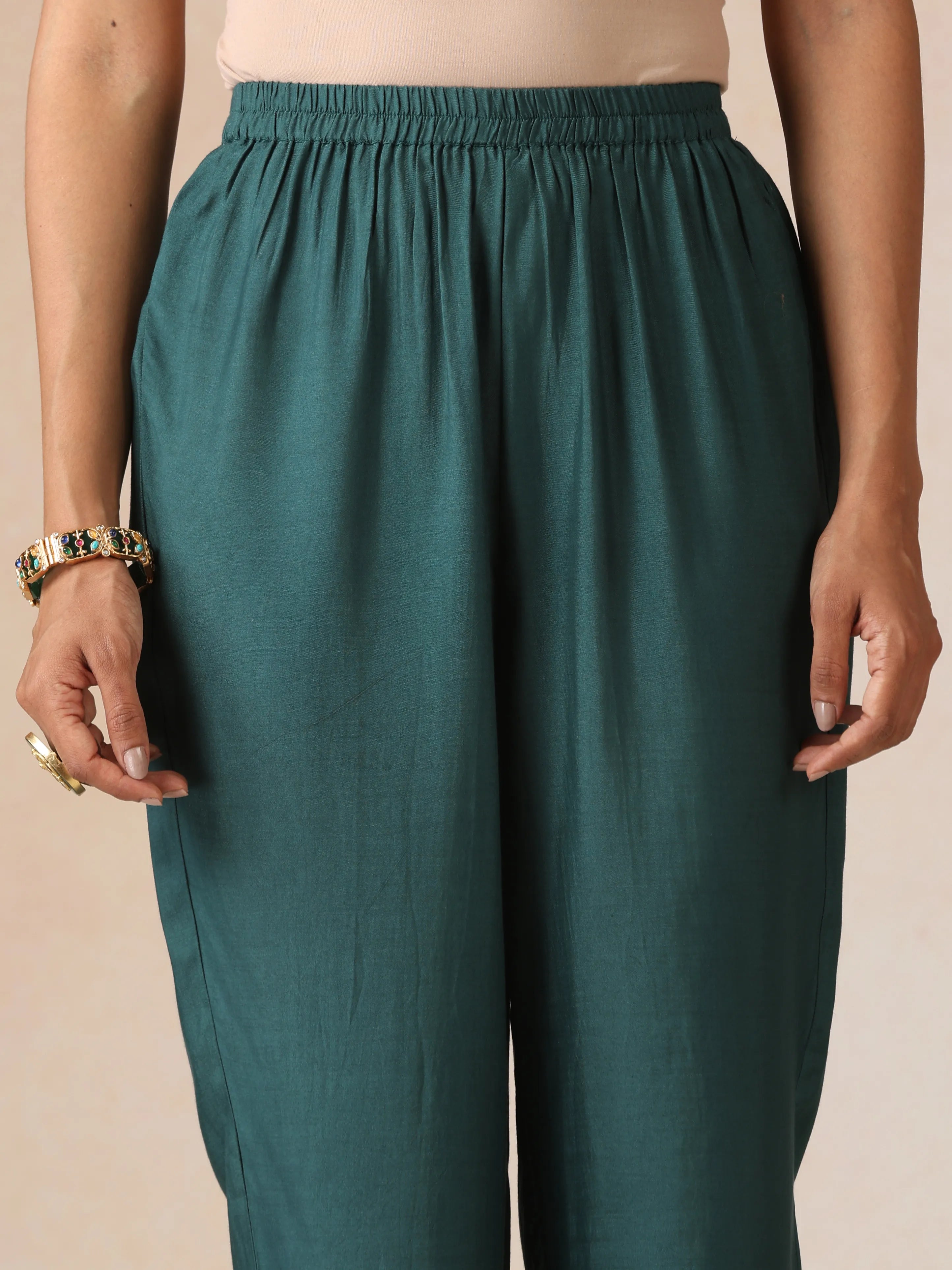 trueBrowns Red Rose-Gold Foil Print Muslin Silk Kurta Co-ord Set