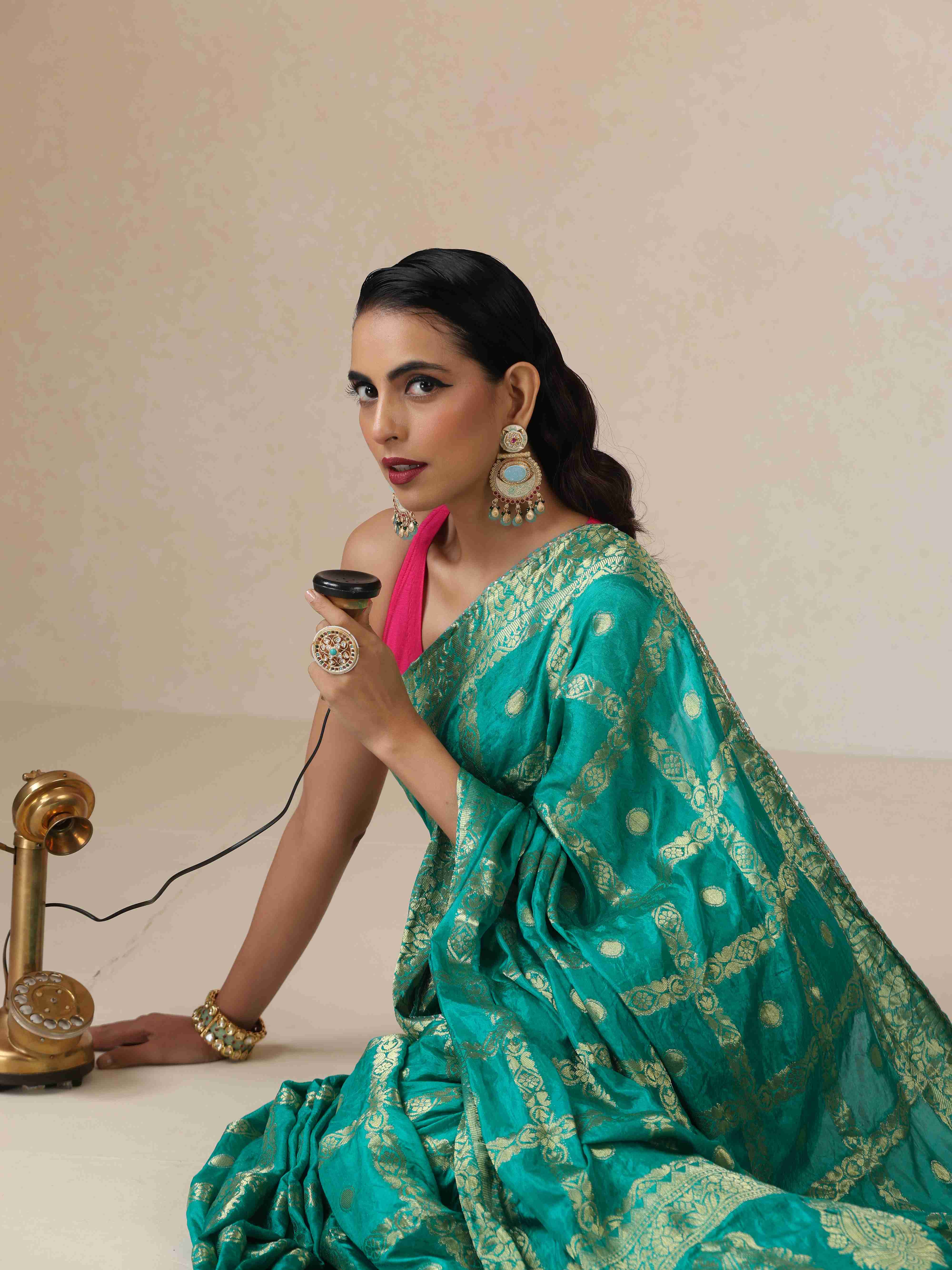 trueBrowns Green Bandhani Jacquard Saree With Unstitched Blouse