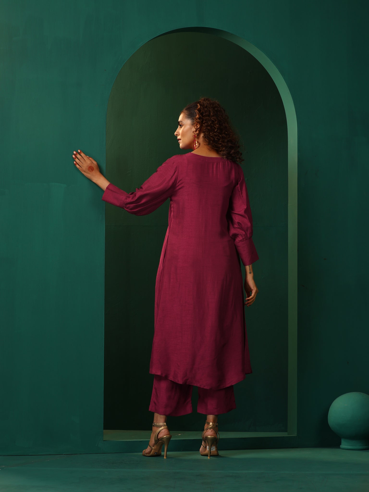 trueBrowns Maroon Silk Puff Sleeve Kurta Pant Set