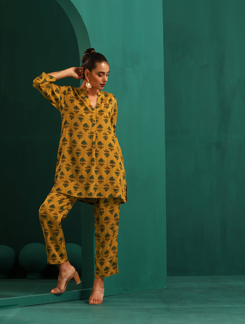 trueBrowns Mustard Flower Stem Muslin Silk Printed Relaxed Co-ord Set