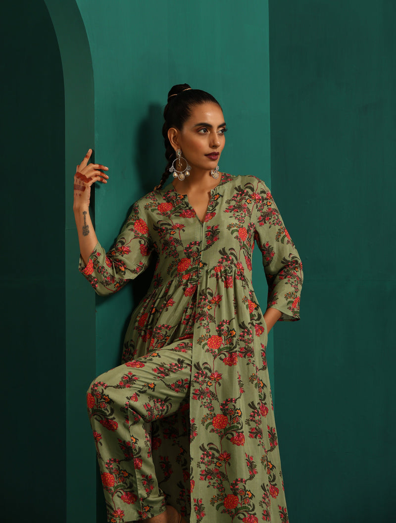 trueBrowns Green Floral Muslin Silk Printed Front Slit Kurta Pant Set